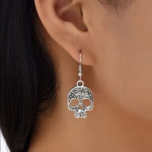 𝅺Silver Sugar Skull Earrings